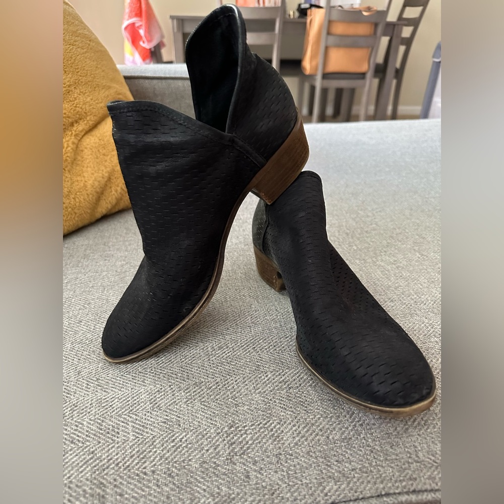 Lucky Brand ankle cut booties